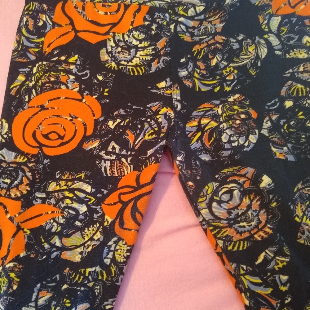 Lularoe OS Roses Leggings
